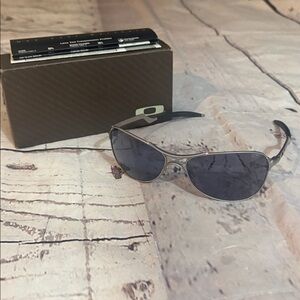 NIB men’s Oakley sunglasses